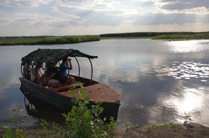 Speciális katonai ponyvás kishajó a Tisza-tavon